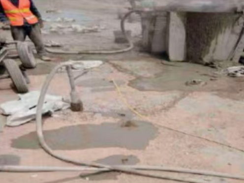 泰州水泥混凝土路面板底注浆技术 路面脱空注浆整治方案