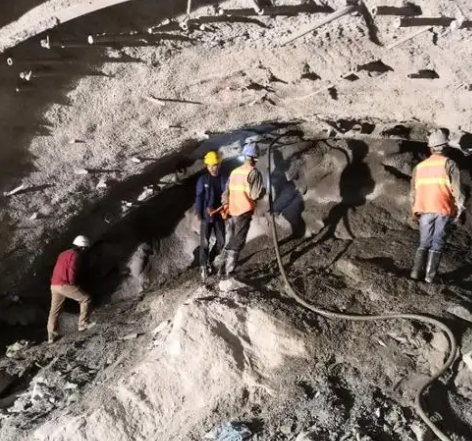 泰州拱顶带模注浆料的施工流程及注意事项